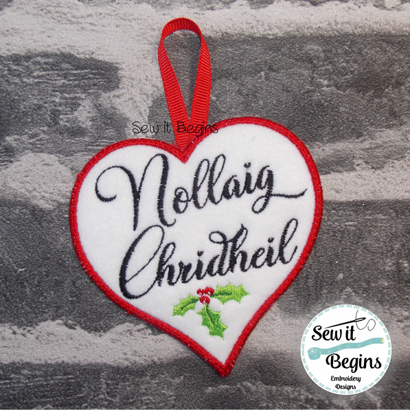 Nollaig Chridheil Scots Gaelic Christmas Heart Hanging Decoration 4x4